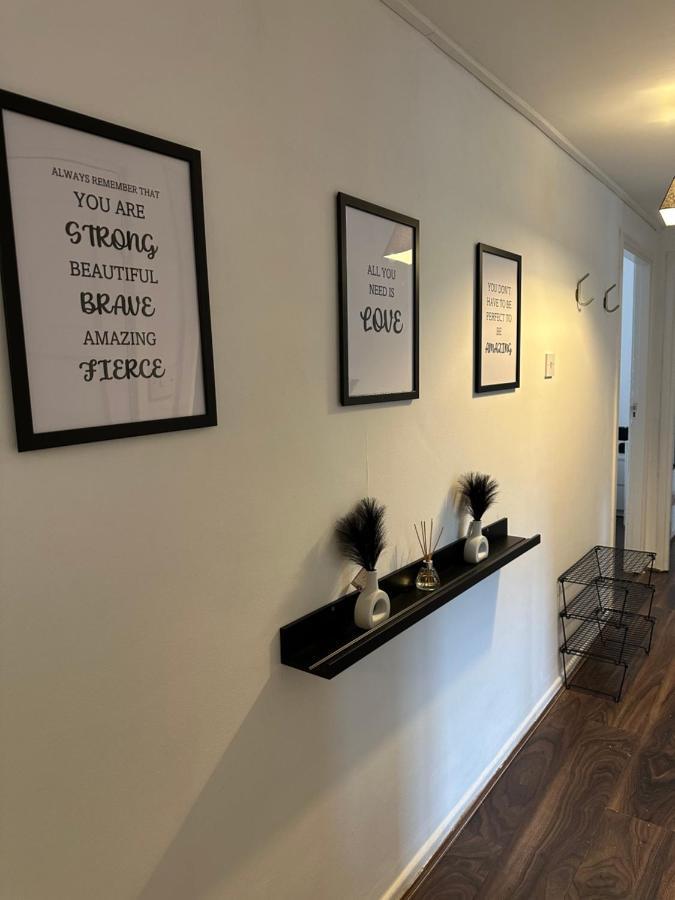 Lovely 2Bedroom 4Mins From Wimbledon Station 런던 외부 사진