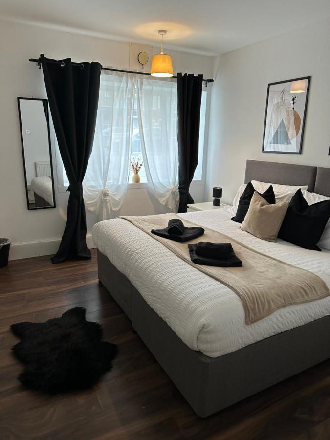 Lovely 2Bedroom 4Mins From Wimbledon Station 런던 외부 사진