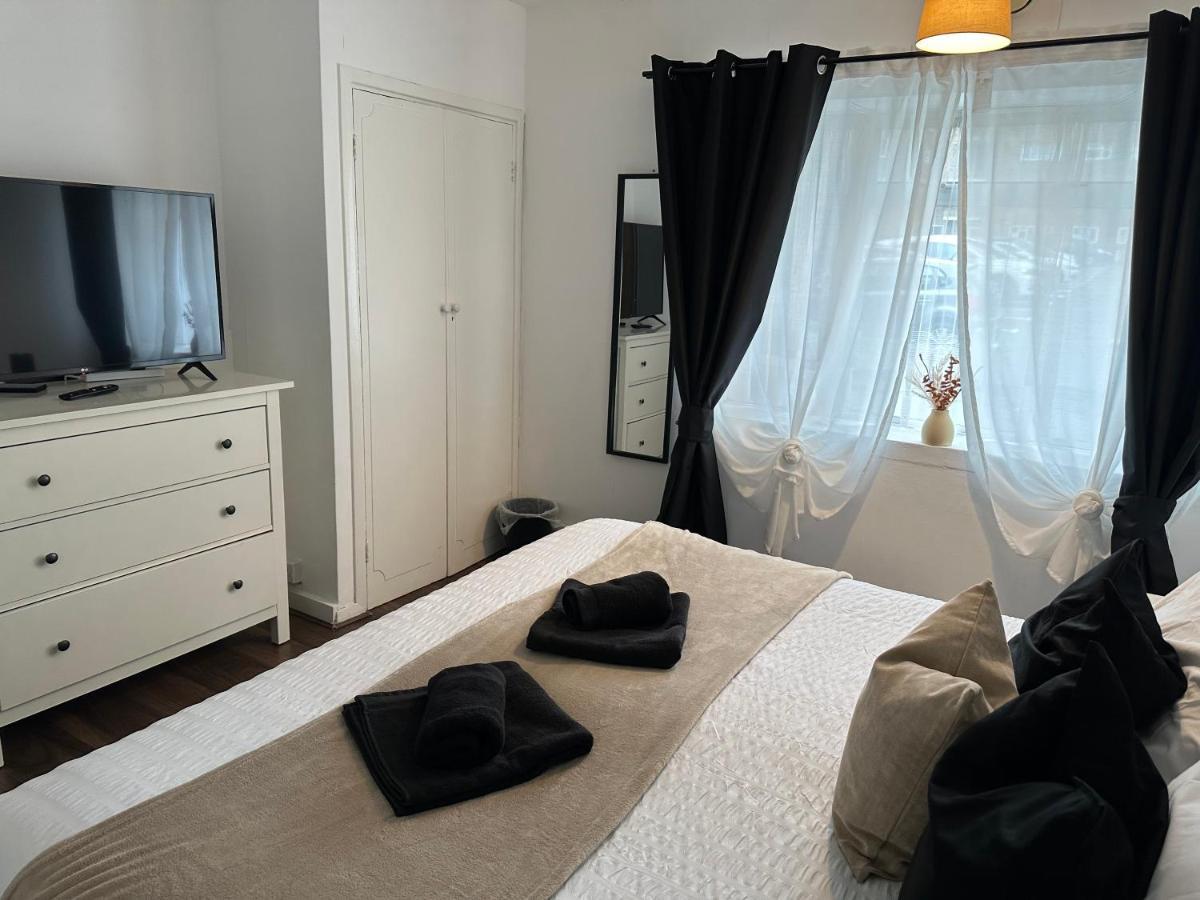 Lovely 2Bedroom 4Mins From Wimbledon Station 런던 외부 사진