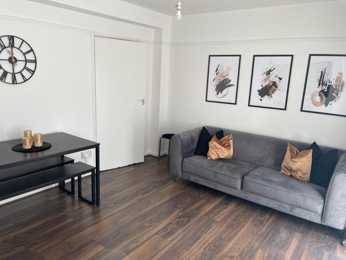 Lovely 2Bedroom 4Mins From Wimbledon Station 런던 외부 사진
