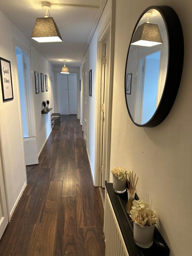 Lovely 2Bedroom 4Mins From Wimbledon Station 런던 외부 사진