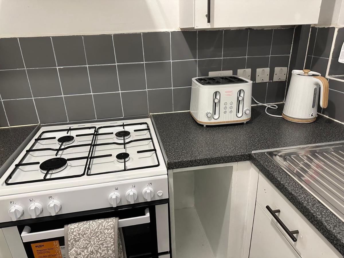 Lovely 2Bedroom 4Mins From Wimbledon Station 런던 외부 사진